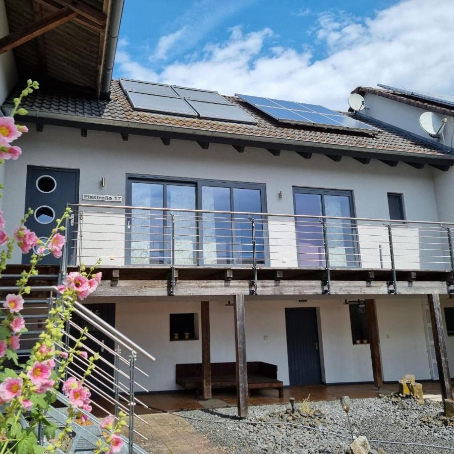 Apartment Mit Balkon