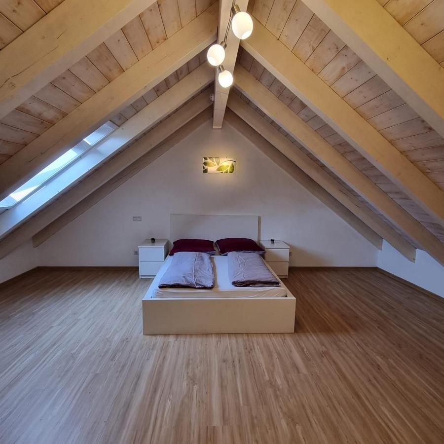 Apartment Mit Balkon