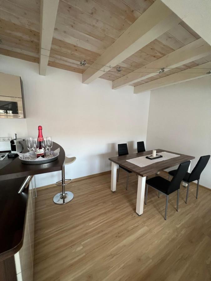 Apartment Mit Balkon